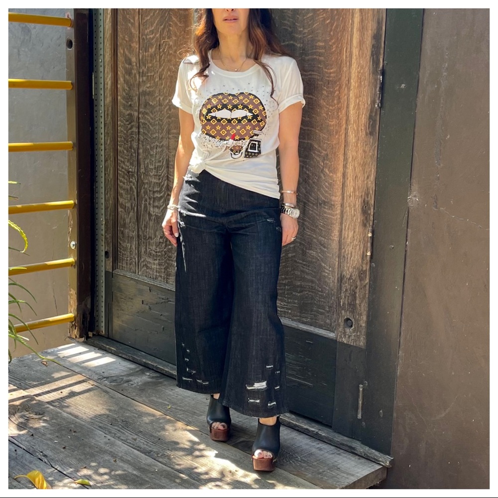 So Fabulous Stylish Lip Graphic Tee - Picture 3 of 8